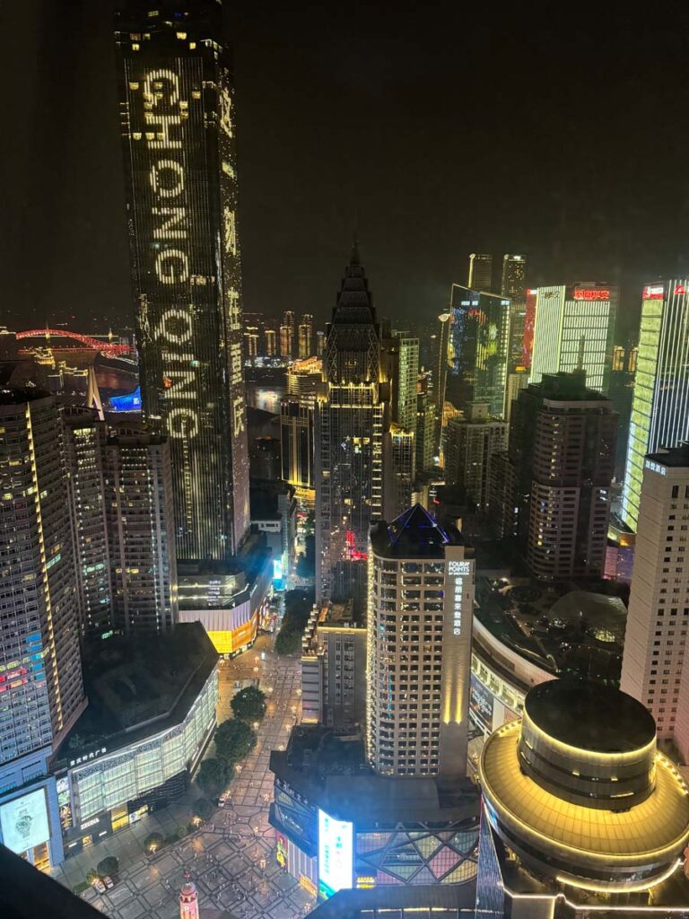 Views from Chongqing Jiefangbei Hongya Cave Houju High-altitude River-view Hotel