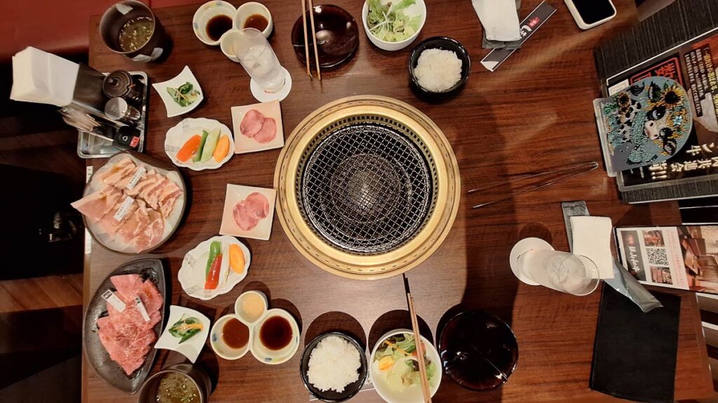 Set meal at Yakiniku Ginzan Wagyu Karakoro Branch