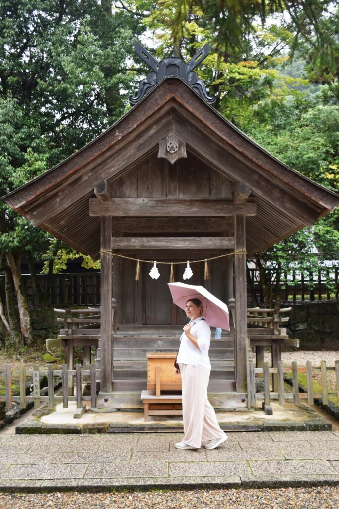 Shines large and small at Izumo Taisha